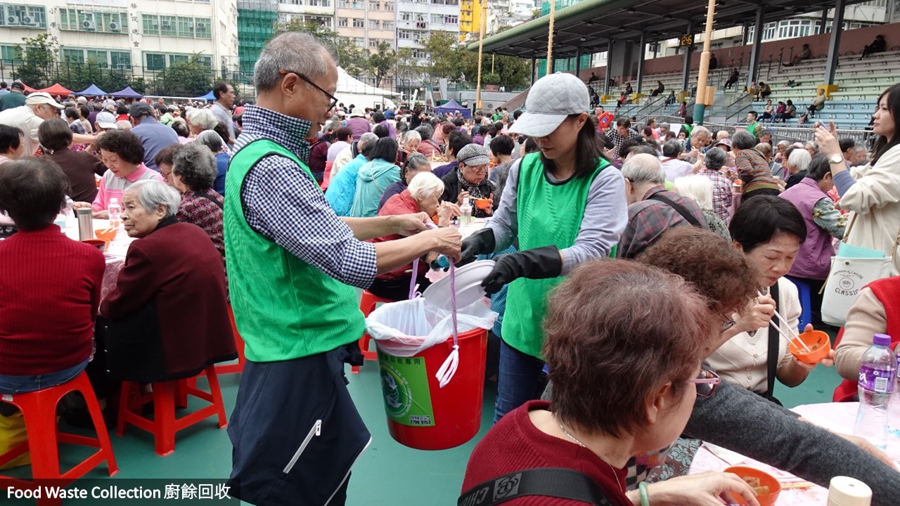 Green Ambassadors assist in collecting the food waste during the Poon Choi Banquet