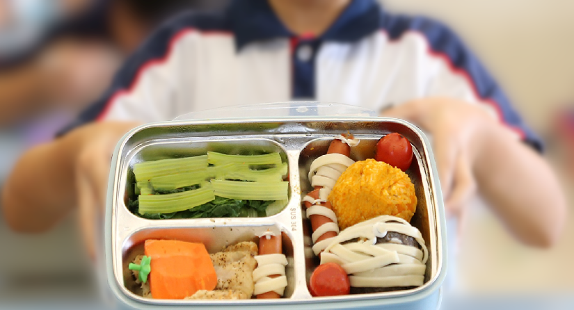 Illustration of green lunch options using reusable containers