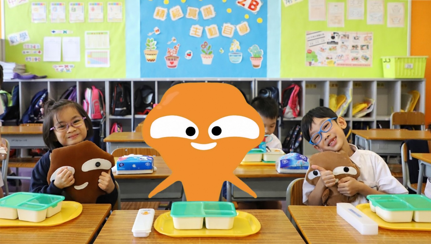 Students enjoying green lunch at school using reusable containers